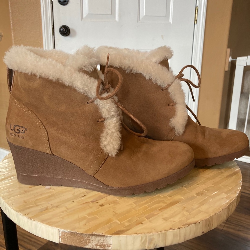 Excellent Condition UGG Jeovana Boot, SZ 8.5